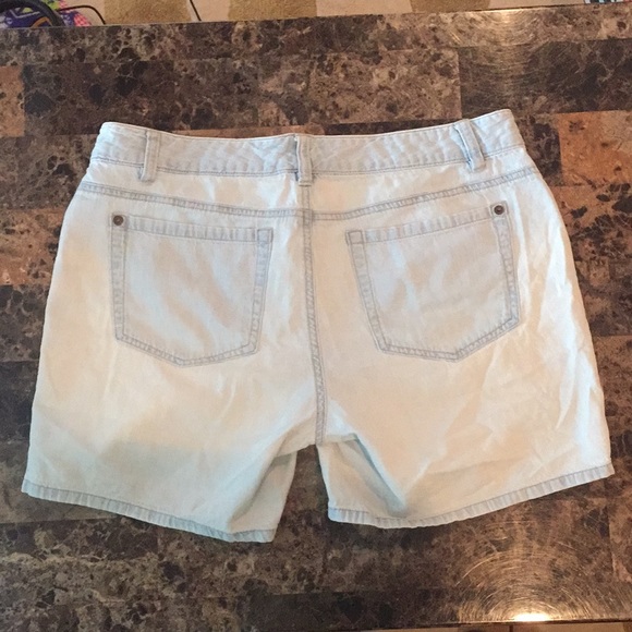 G. H. Bass & Co. Light Blue Shorts - Picture 2 of 3